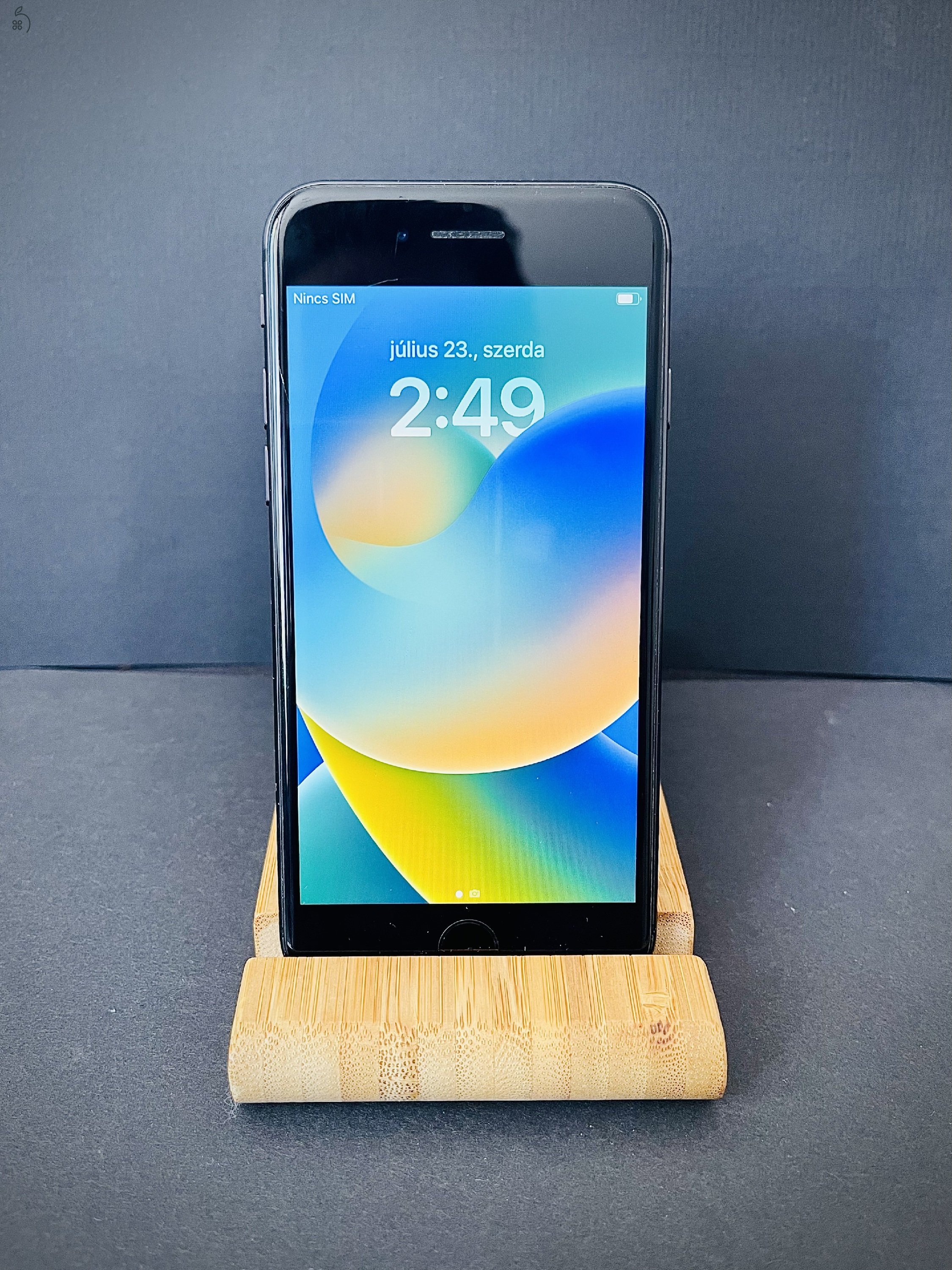 Eladó iPhone 8 64GB – Fekete – Jó állapotban