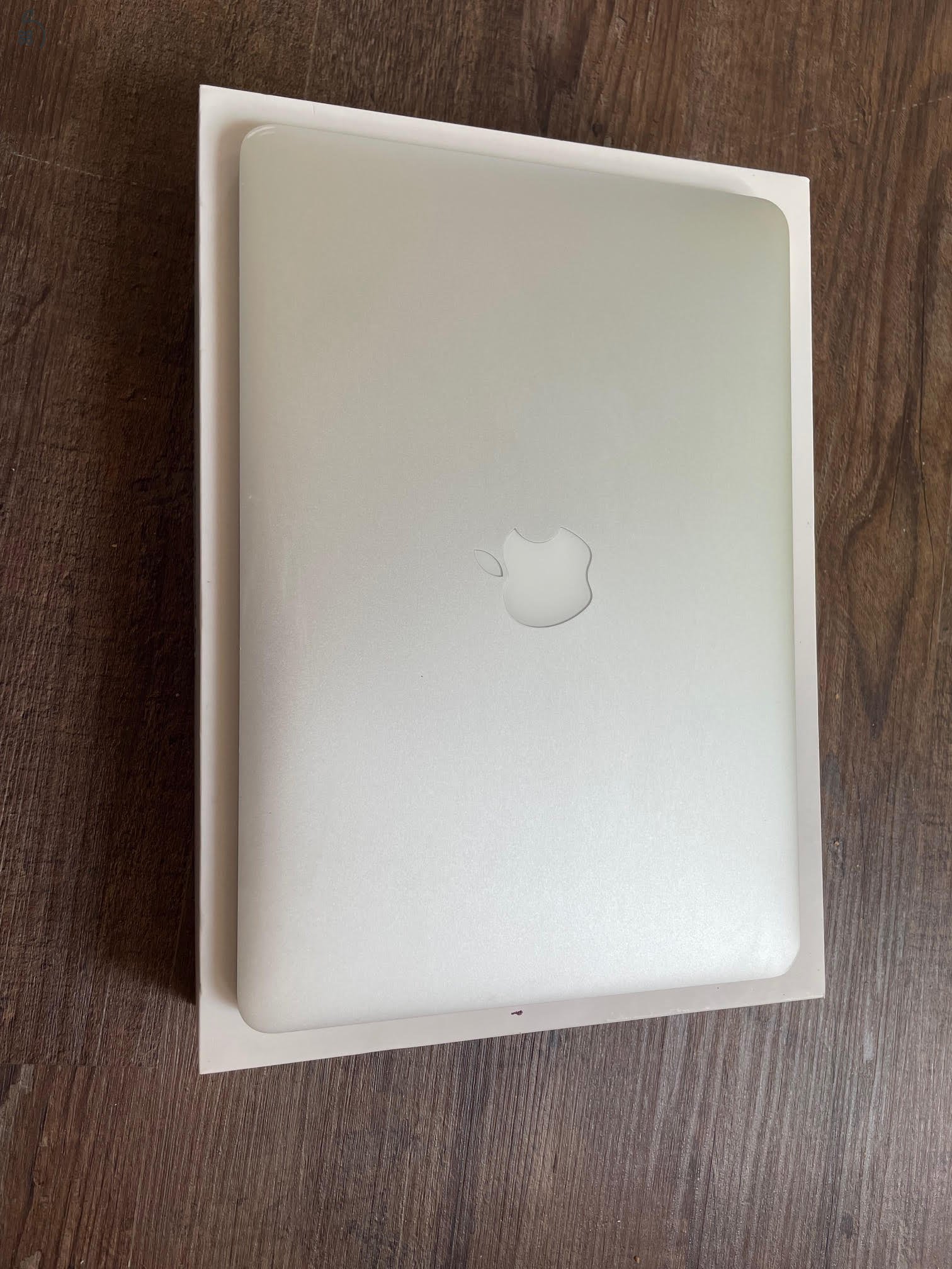 MacBook Pro szép állapotban, dobozával töltővel eladó