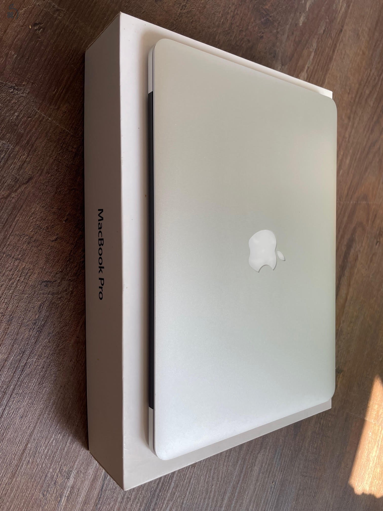 MacBook Pro szép állapotban, dobozával töltővel eladó