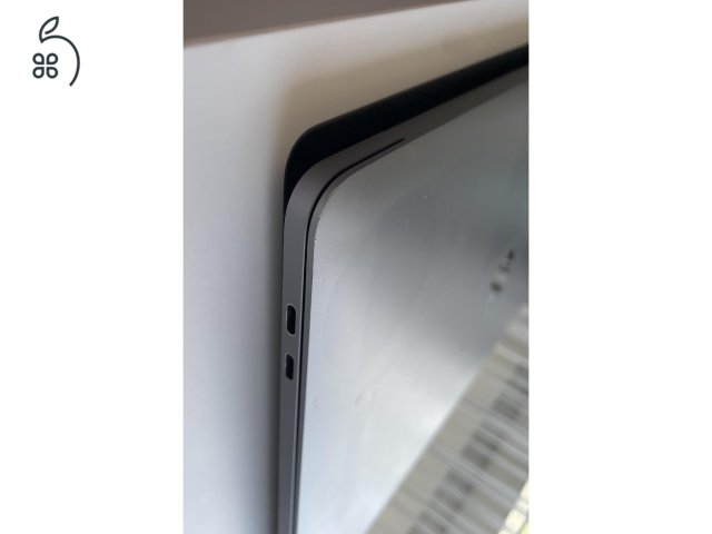 Eladó MacBook Pro 13” – Apple M1 (2020) – 8 GB / 256 GB – Dobozos, töltővel!