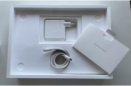 Eladó MacBook Pro 13” – Apple M1 (2020) – 8 GB / 256 GB – Dobozos, töltővel!