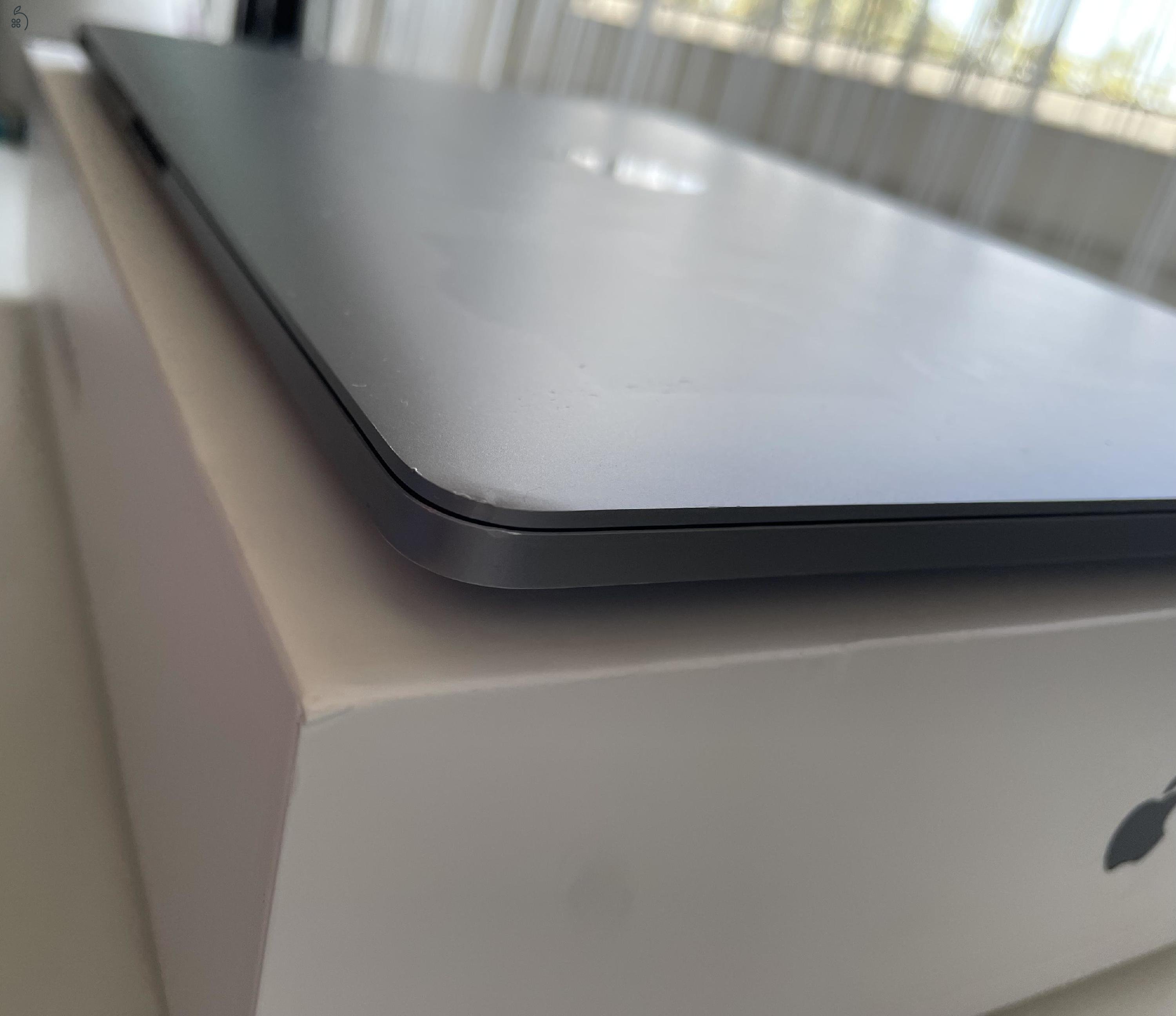 Eladó MacBook Pro 13” – Apple M1 (2020) – 8 GB / 256 GB – Dobozos, töltővel!