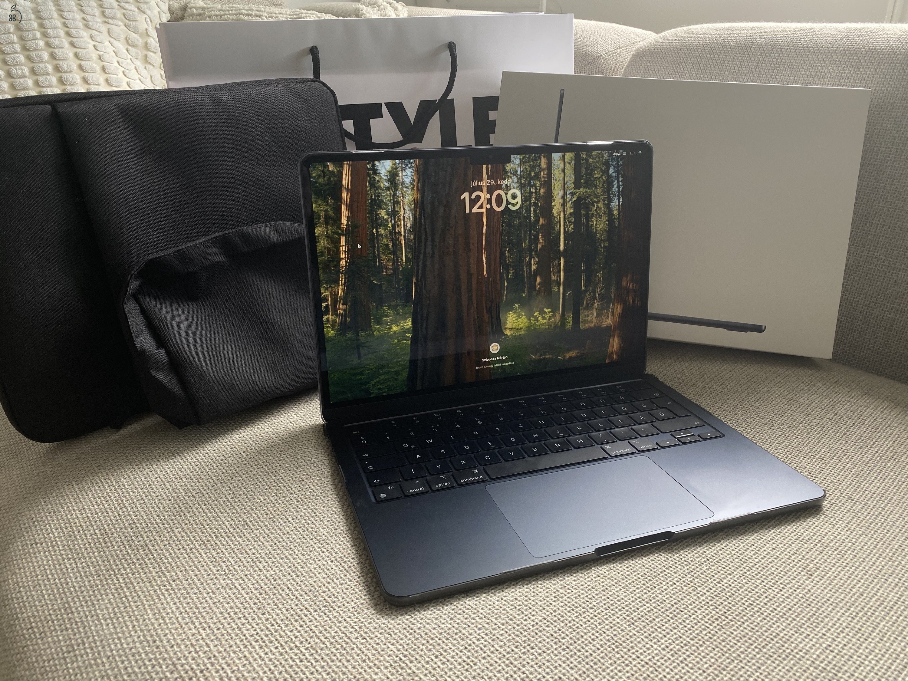 Macbook Air 13,6
