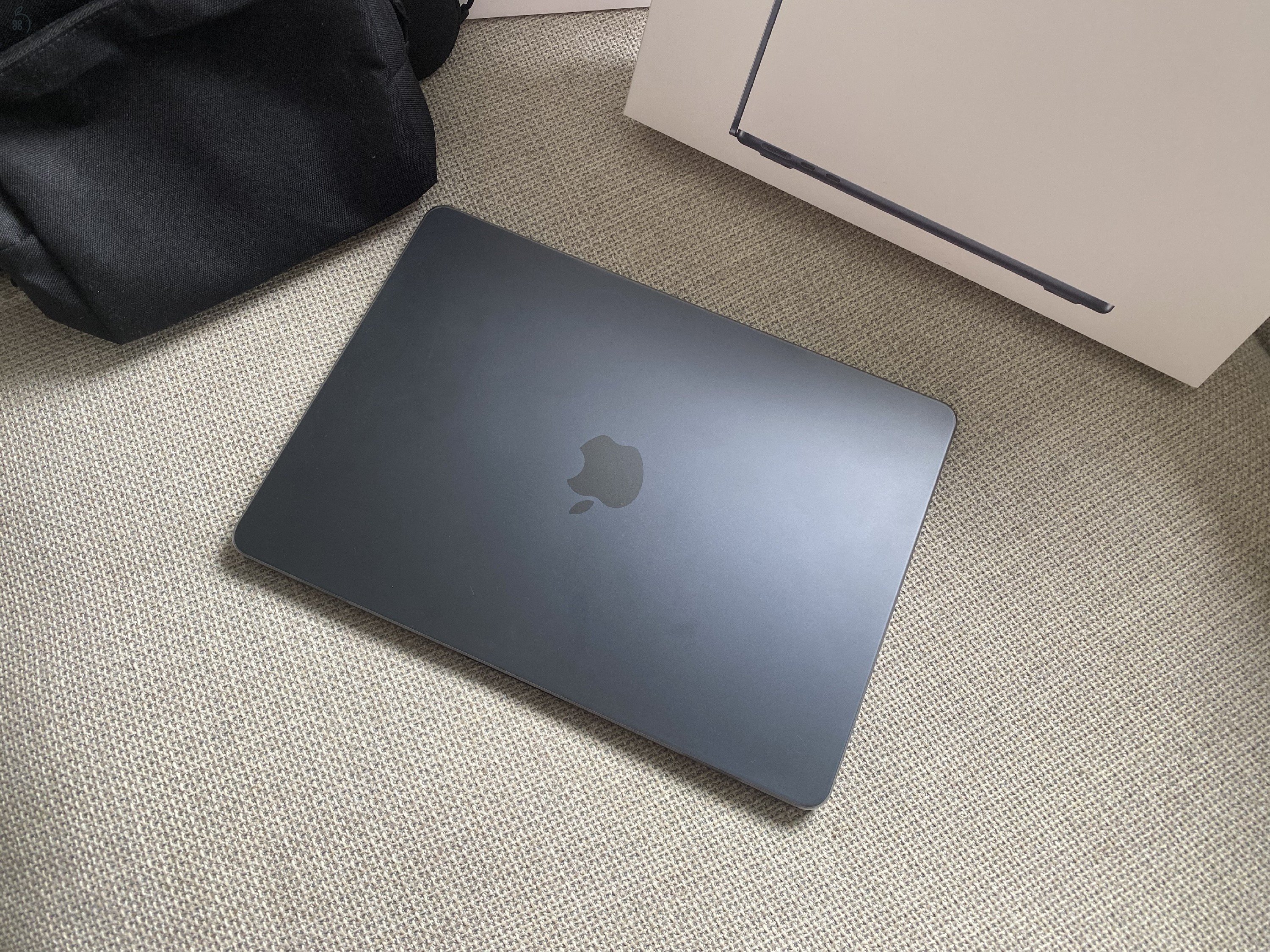 Macbook Air 13,6