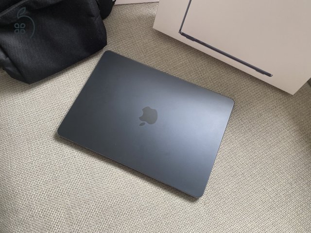 Macbook Air 13,6