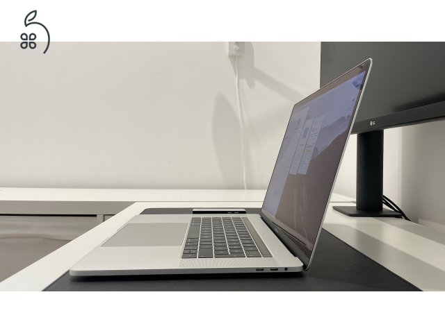 Macbook Pro 15,4