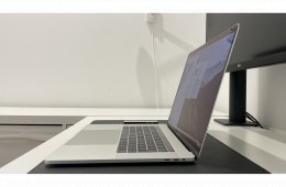 Macbook Pro 15,4