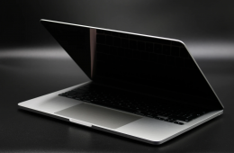 Apple Macbook PRO 2020 M1 256 GB akku - 12 HÓ GARANCIA