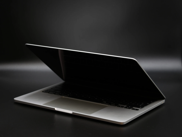 Apple MacBook Pro 13″ 2020 M1 256 GB Space Gray akku - 12 HÓ GARANCIA