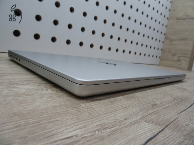 Apple Macbook 14 M1 Pro - 2021 - Használt, karcmnetes - 16/500 Gb!!!