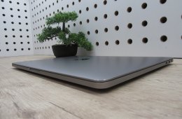 Apple Macbook Pro 13 - 2018/2019 - Használt, szép állapot