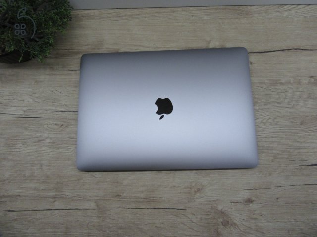 Apple Macbook Pro 13 - 2018/2019 - Használt, szép állapot