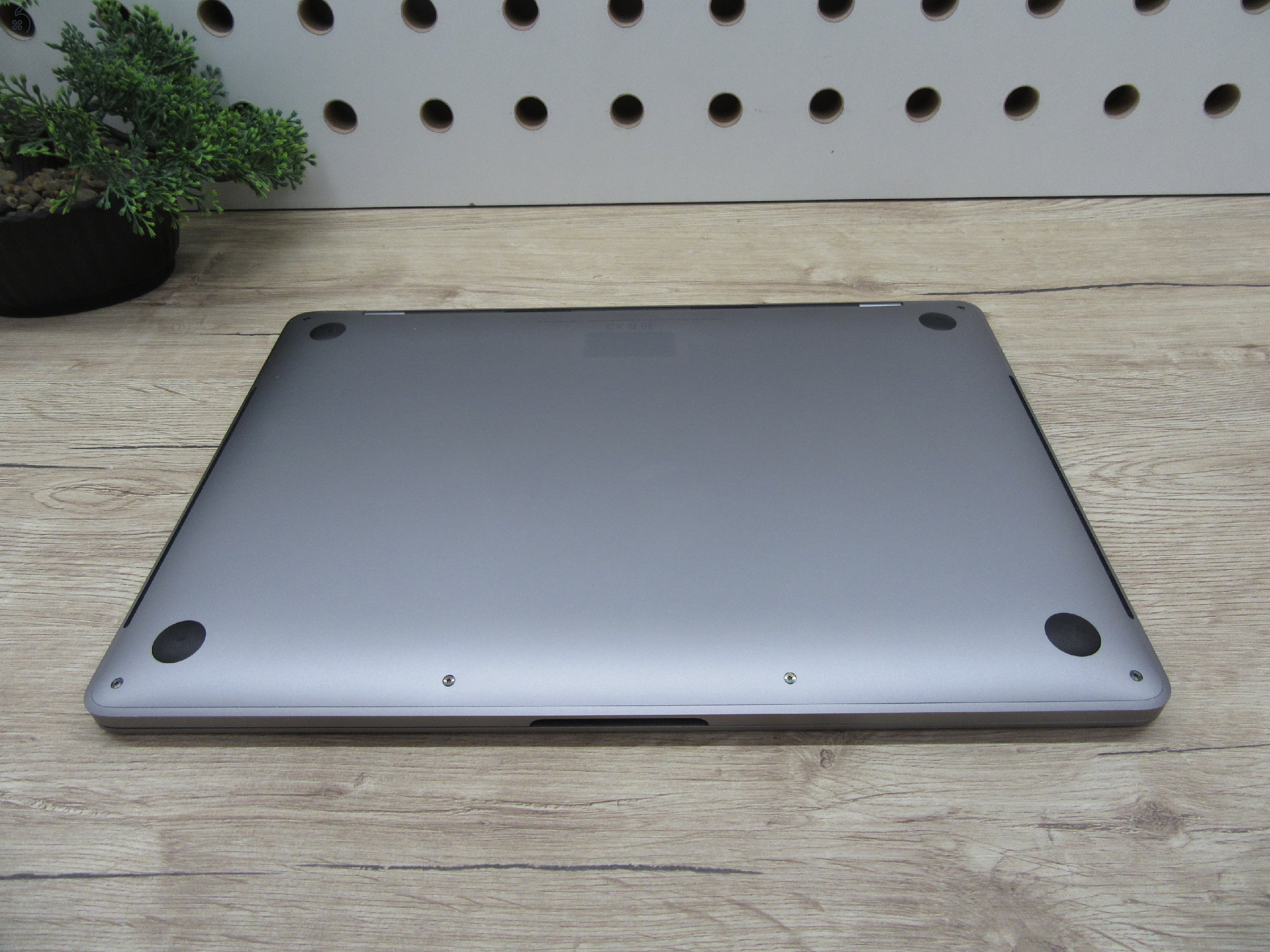 Apple Macbook Pro 13 - 2018/2019 - Használt, szép állapot