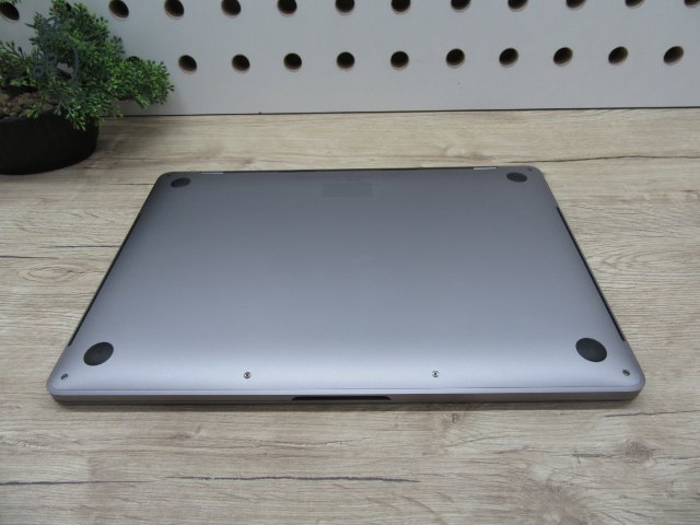 Apple Macbook Pro 13 - 2018/2019 - Használt, szép állapot