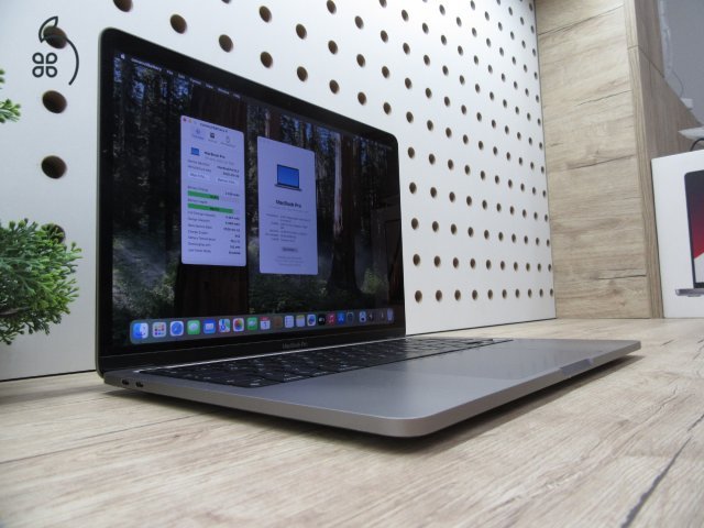 Apple Macbook Pro 13 Touchbar - 2020 - Használt, szép állapot