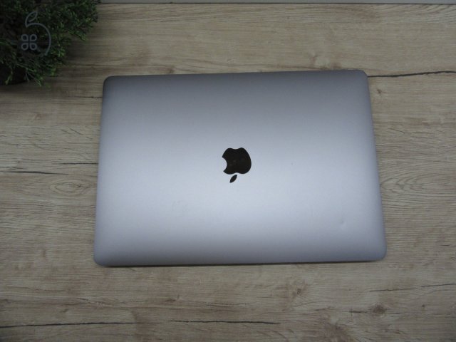 Apple Macbook Pro 13 Touchbar - 2020 - Használt, szép állapot