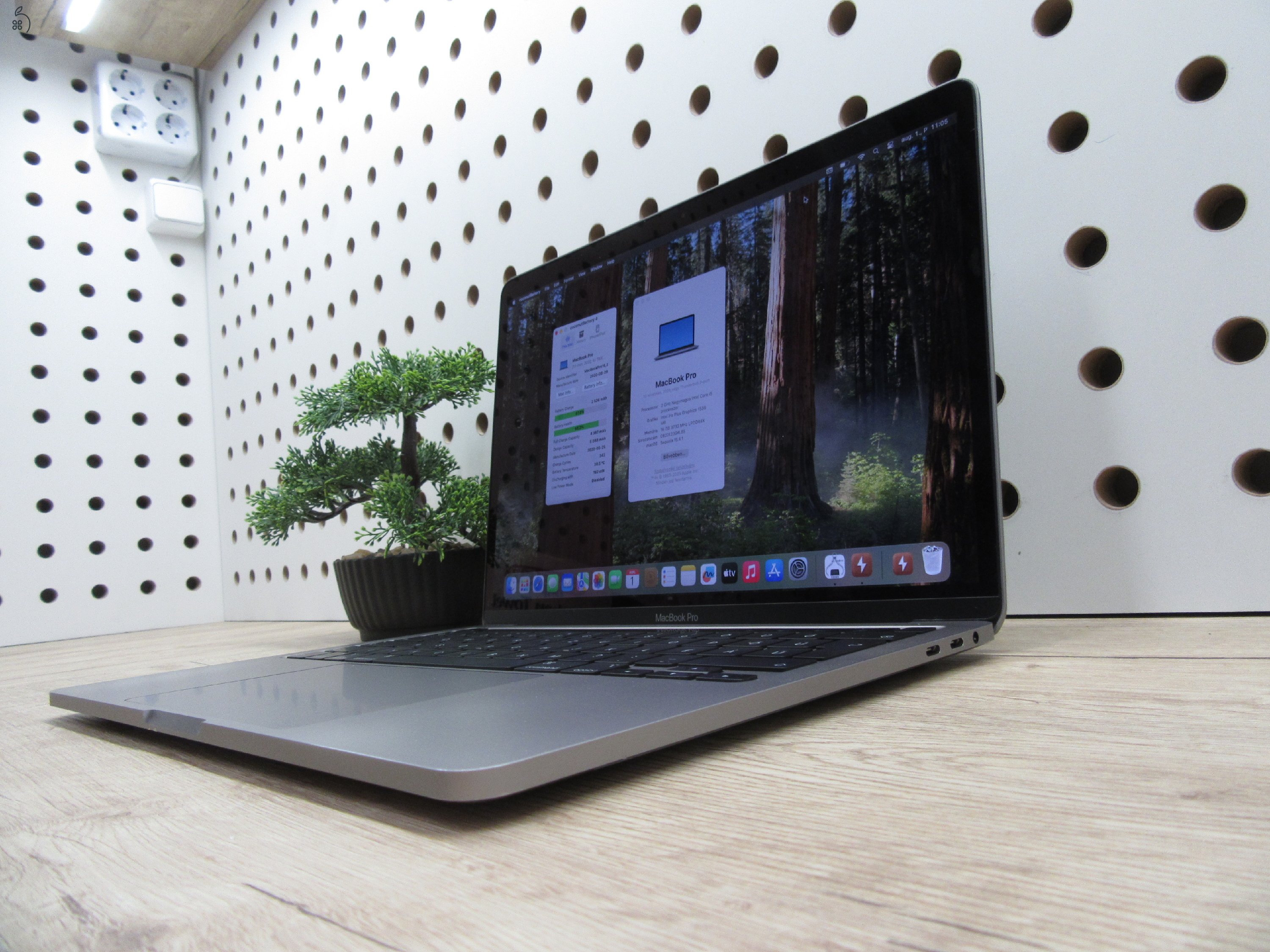 Apple Macbook Pro 13 Touchbar - 2020 - Használt, szép állapot