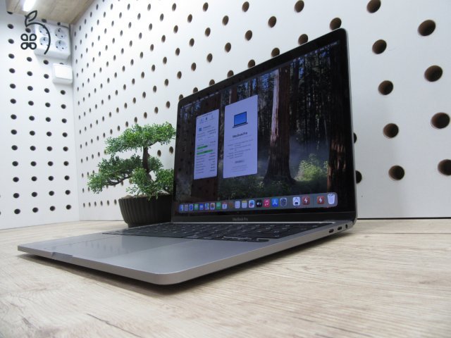 Apple Macbook Pro 13 Touchbar - 2020 - Használt, szép állapot