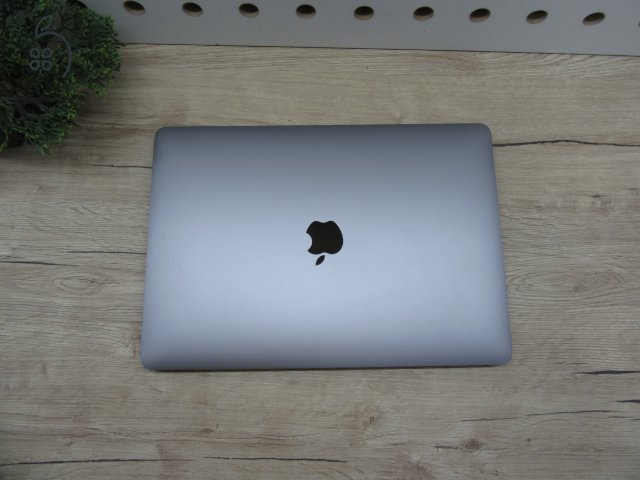 Apple Macbook Pro 13 Touchbar - 2020 - Használt, karcmentes állapot