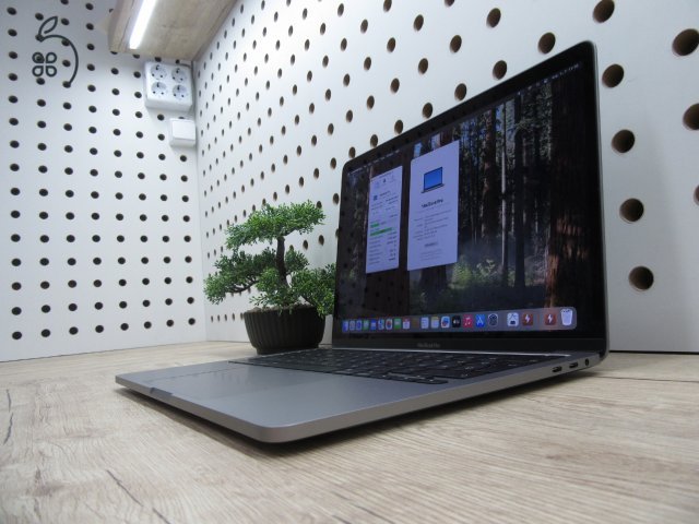 Apple Macbook Pro 13 Touchbar - 2020 - Használt, karcmentes állapot