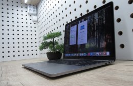 Apple Macbook Pro 13 Touchbar - 2020 - Használt, karcmentes állapot