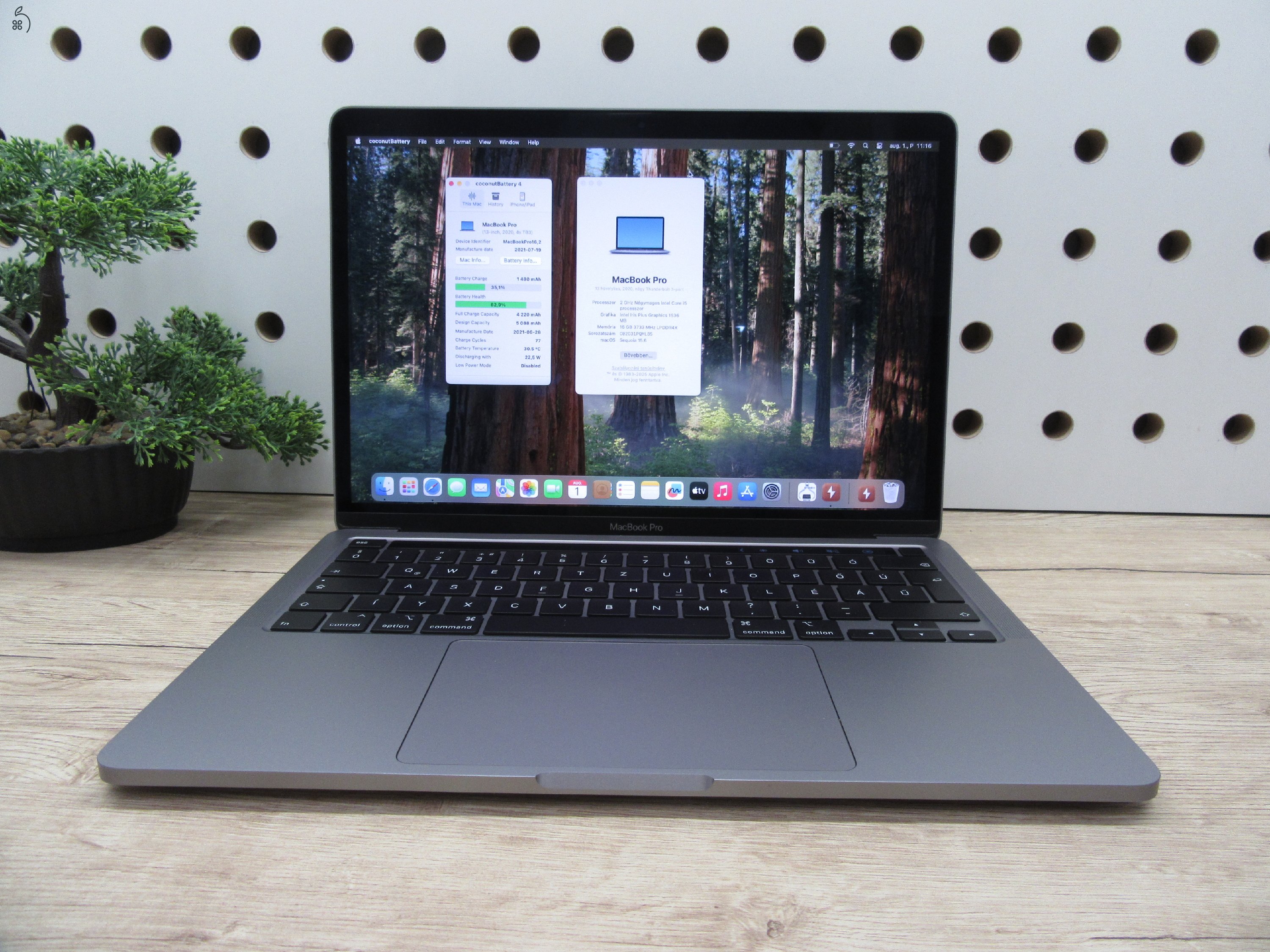 Apple Macbook Pro 13 Touchbar - 2020 - Használt, karcmentes állapot