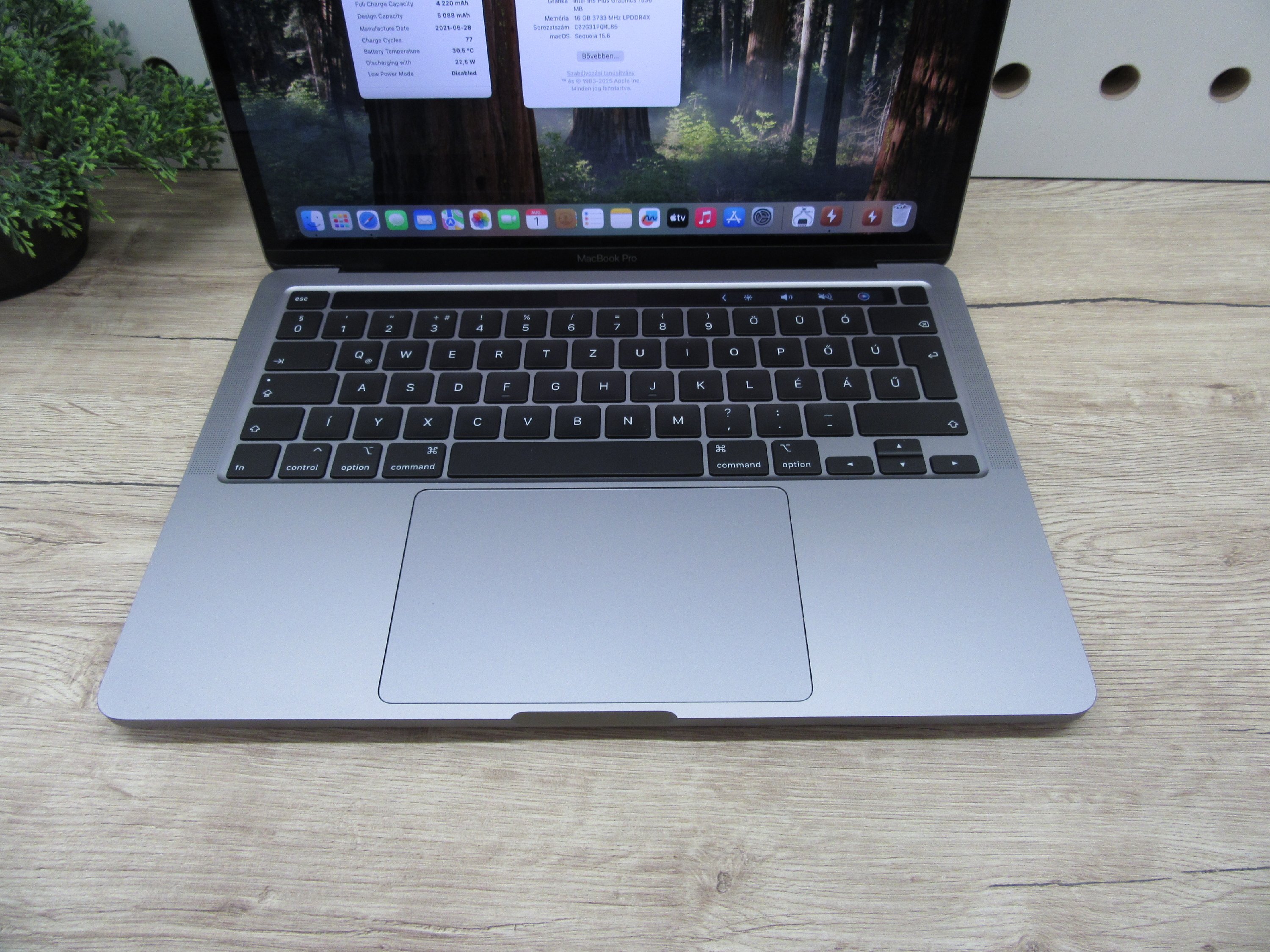 Apple Macbook Pro 13 Touchbar - 2020 - Használt, karcmentes állapot