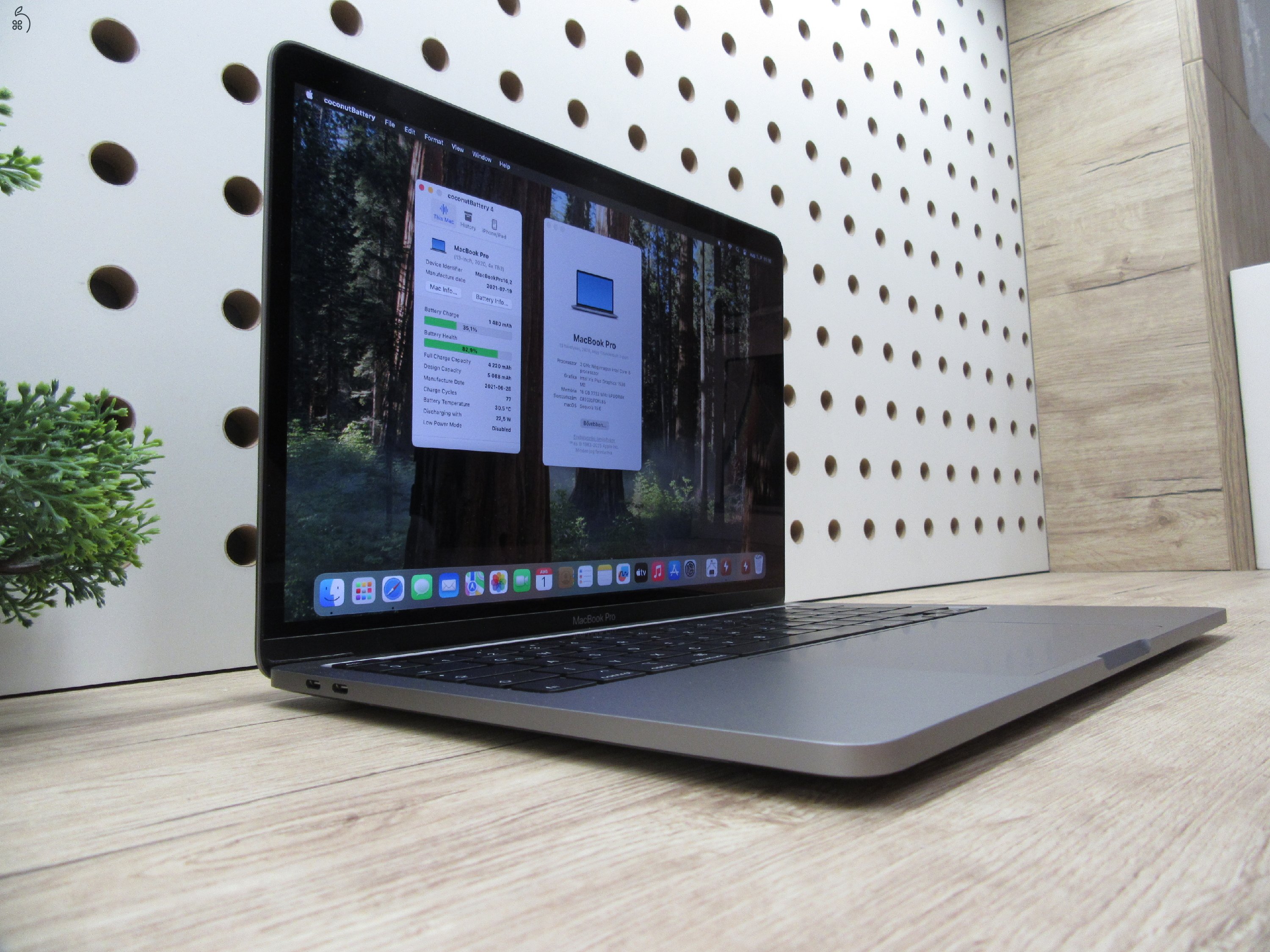 Apple Macbook Pro 13 Touchbar - 2020 - Használt, karcmentes állapot