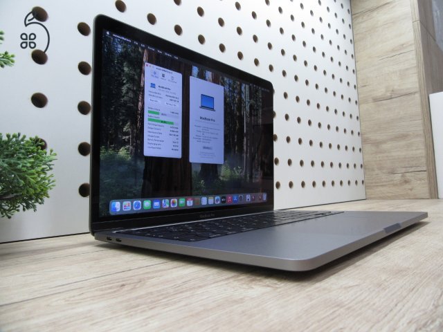 Apple Macbook Pro 13 Touchbar - 2020 - Használt, karcmentes állapot