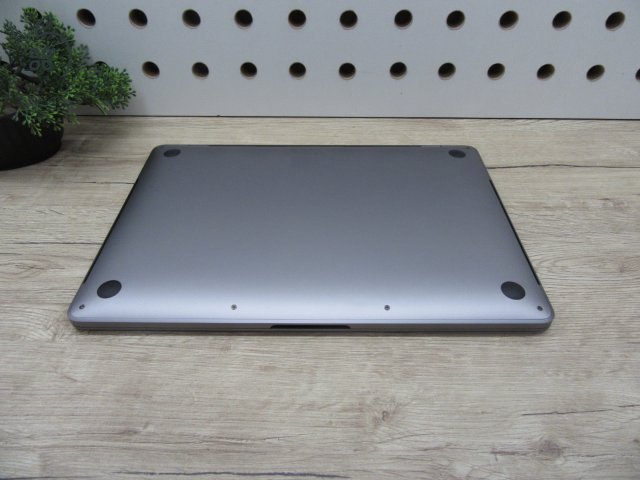 Apple Macbook Pro 13 Touchbar - 2020 - Használt, karcmentes állapot