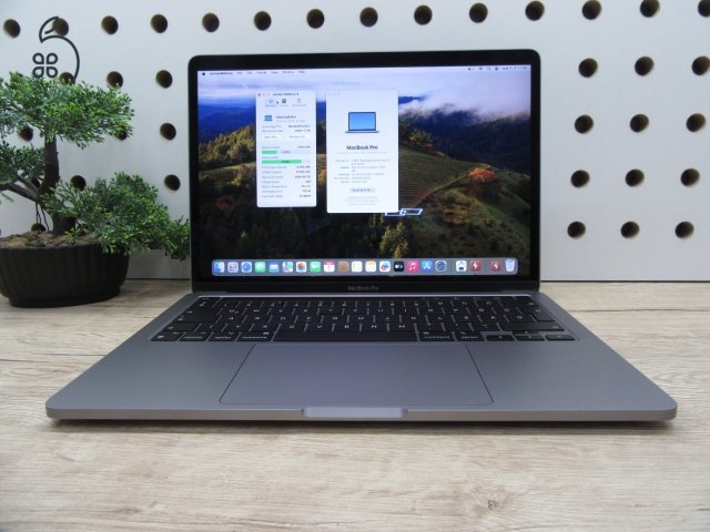  Apple Macbook Pro 13 Touchbar - 2020 - Használt, karcmentes állapot 
