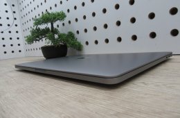  Apple Macbook Pro 13 Touchbar - 2020 - Használt, karcmentes állapot 