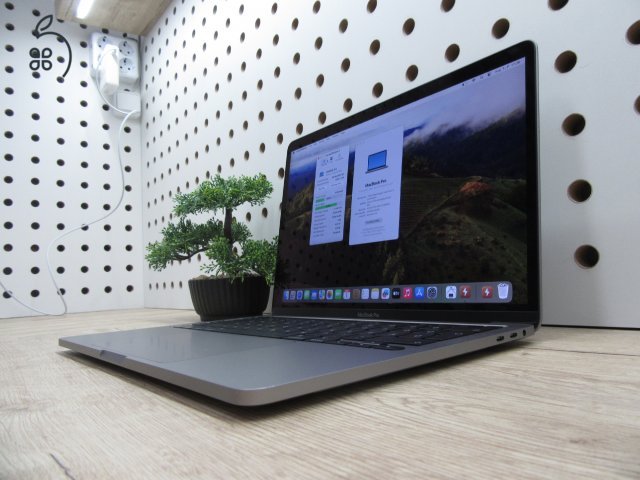  Apple Macbook Pro 13 Touchbar - 2020 - Használt, karcmentes állapot 