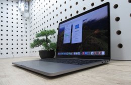  Apple Macbook Pro 13 Touchbar - 2020 - Használt, karcmentes állapot 