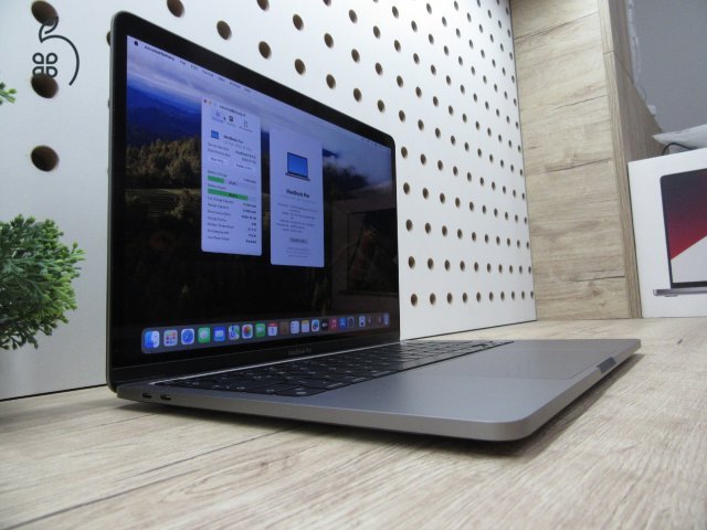  Apple Macbook Pro 13 Touchbar - 2020 - Használt, karcmentes állapot 