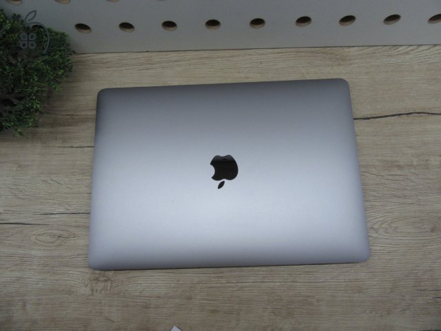  Apple Macbook Pro 13 Touchbar - 2020 - Használt, karcmentes állapot 