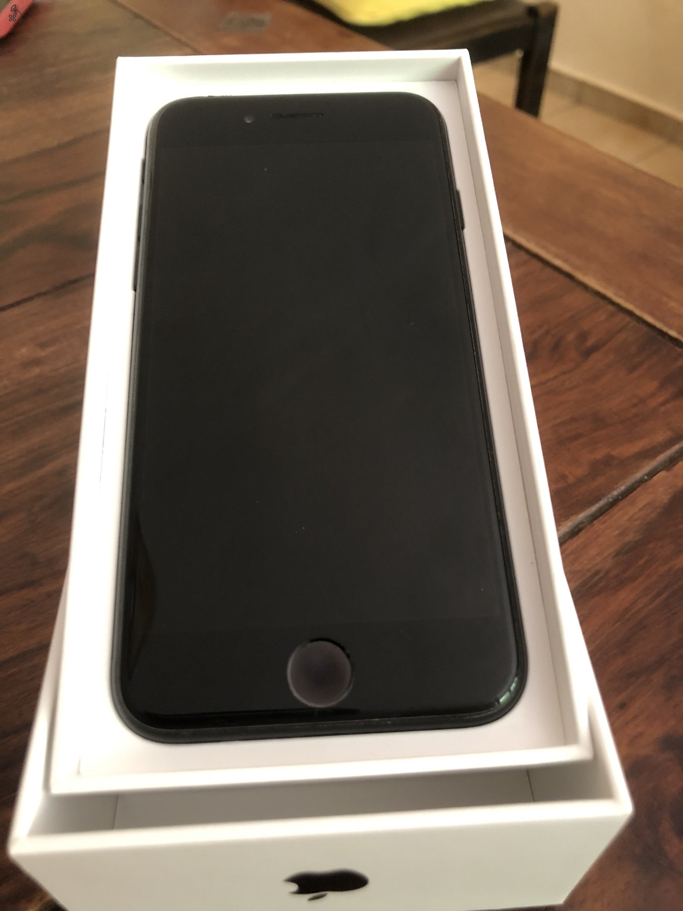 Eladó Apple iPhone SE 2020 – 128 GB – Fekete 