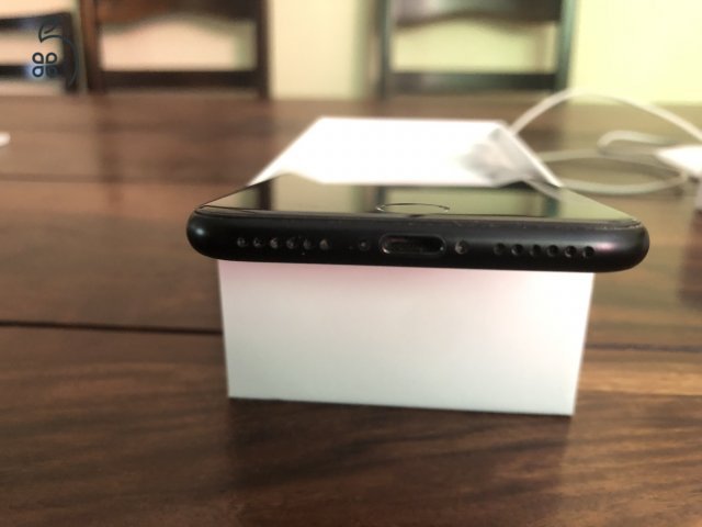 Eladó Apple iPhone SE 2020 – 128 GB – Fekete 