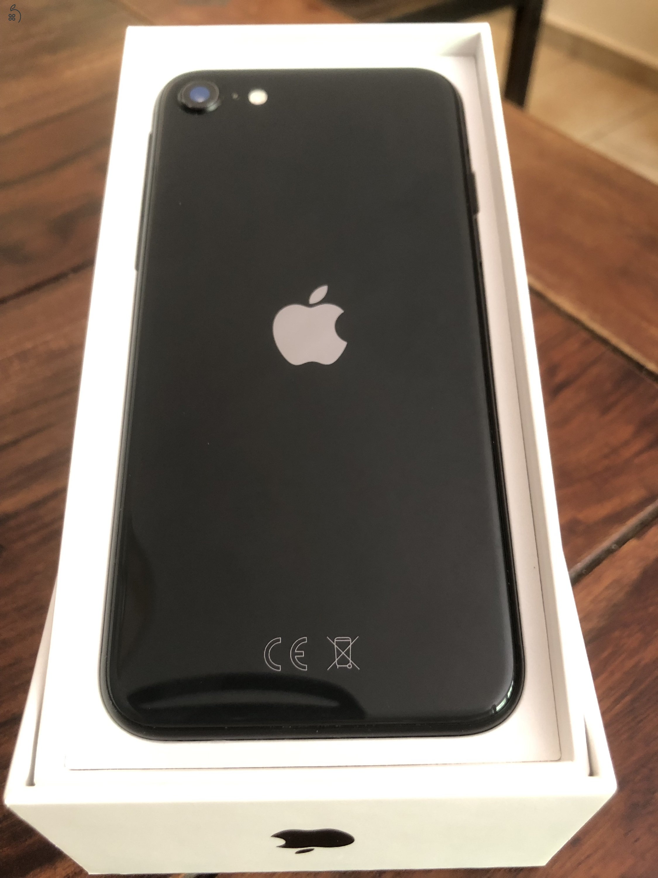 Eladó Apple iPhone SE 2020 – 128 GB – Fekete 