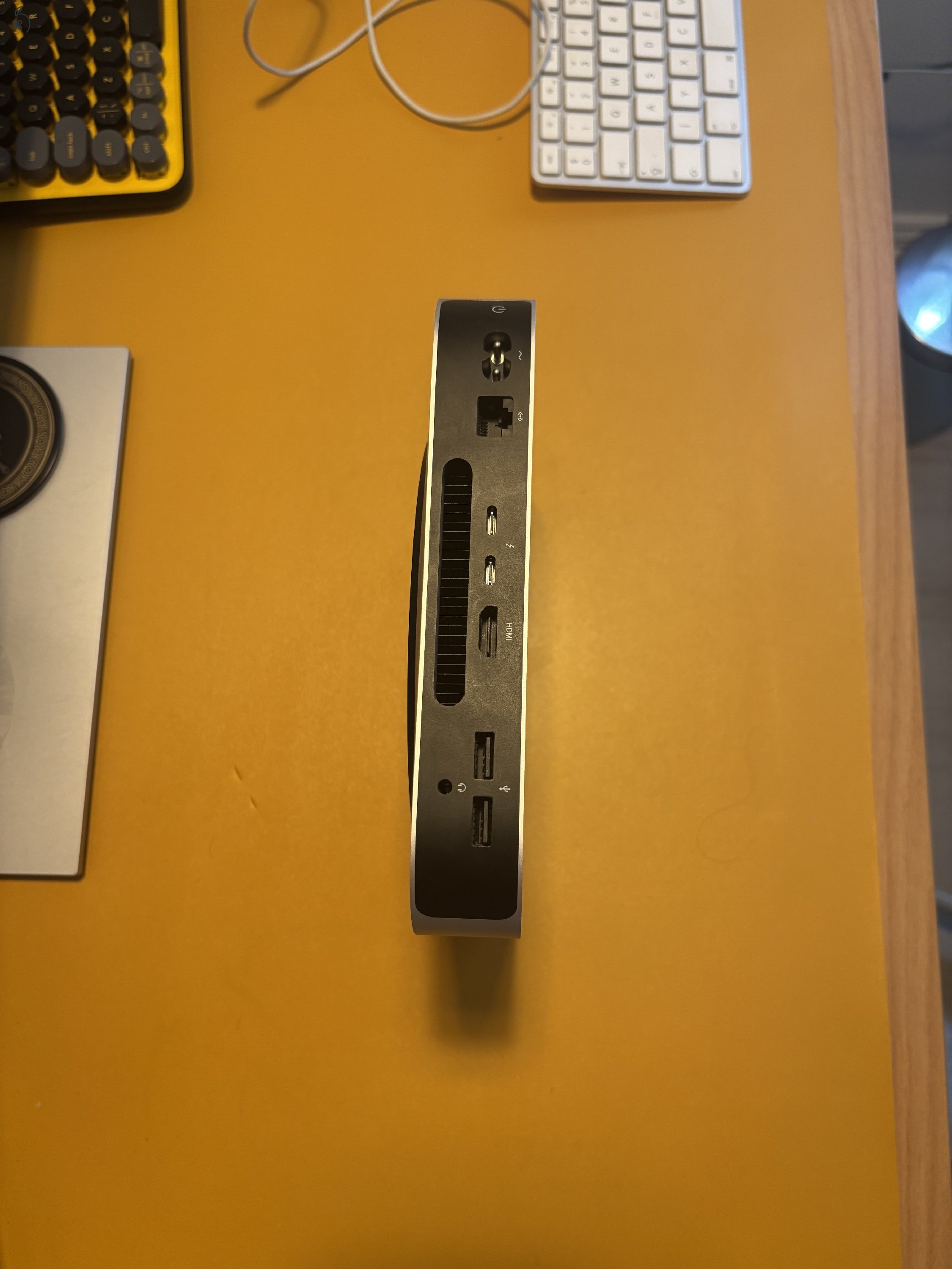 M1 Mac Mini 8GB /256 GB + Billentyűzet + Monitor