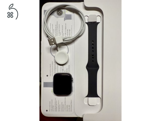 Apple Watch Series 4 + új Apple fekete szilikon szíj