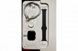 Apple Watch Series 4 + új Apple fekete szilikon szíj