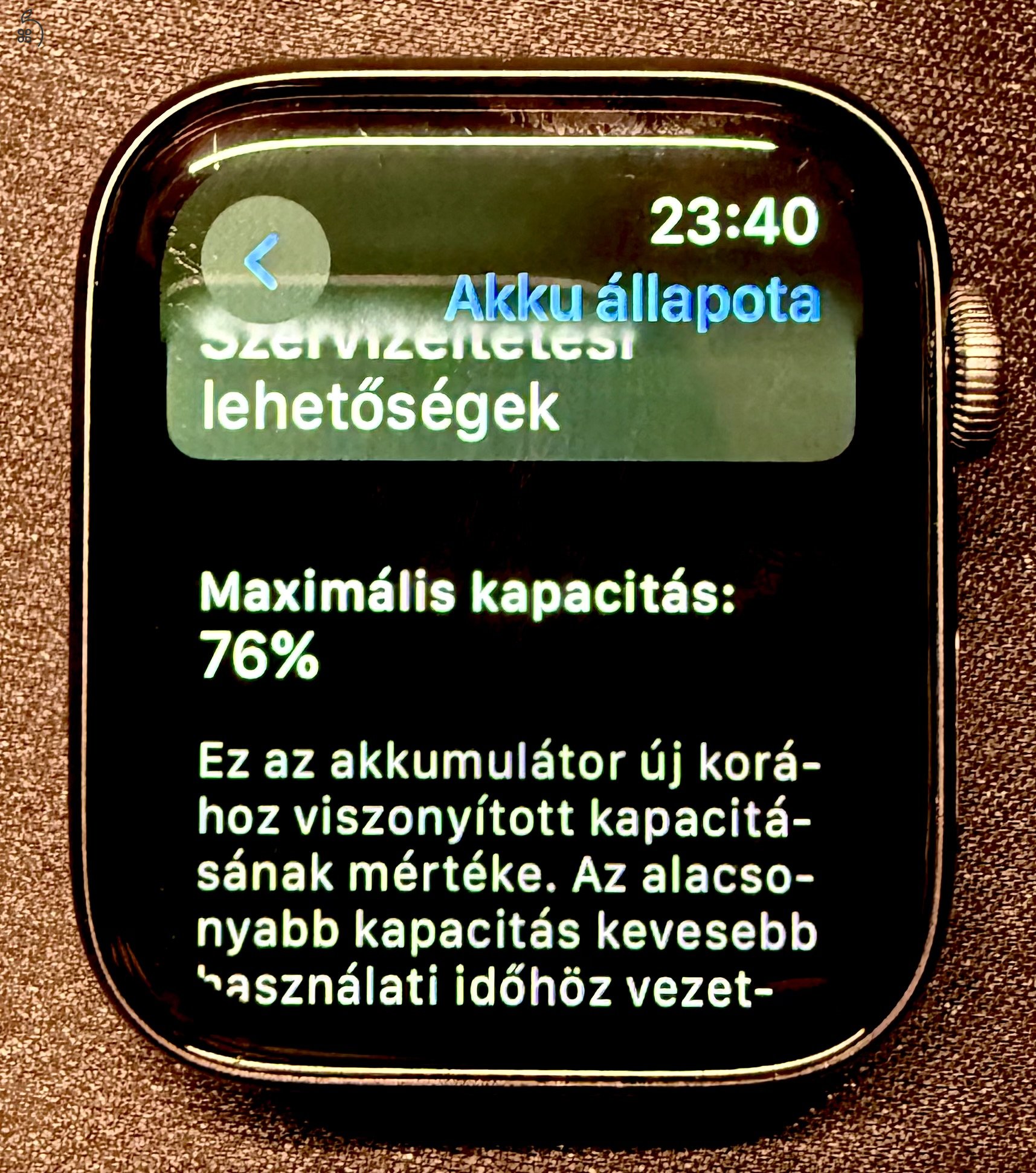 Apple Watch Series 4 + új Apple fekete szilikon szíj