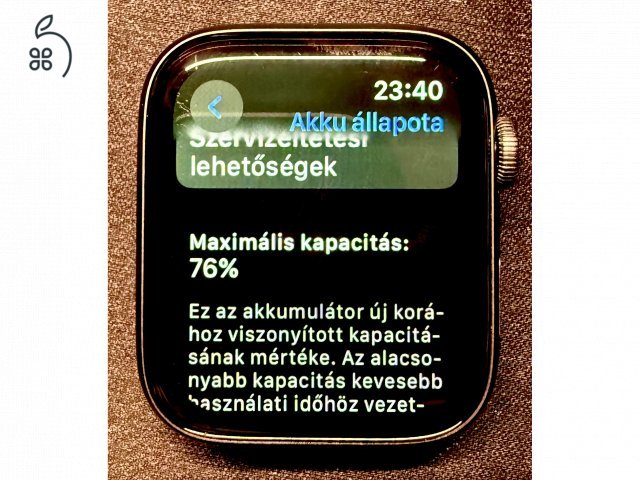 Apple Watch Series 4 + új Apple fekete szilikon szíj