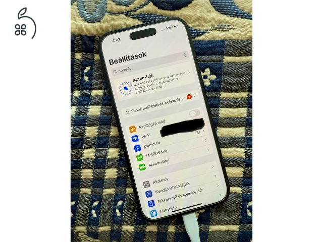 Eladó vadiúj állapotú iPhone 15, 128 GB, fekete színű,független