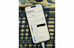 Eladó vadiúj állapotú iPhone 15, 128 GB, fekete színű,független