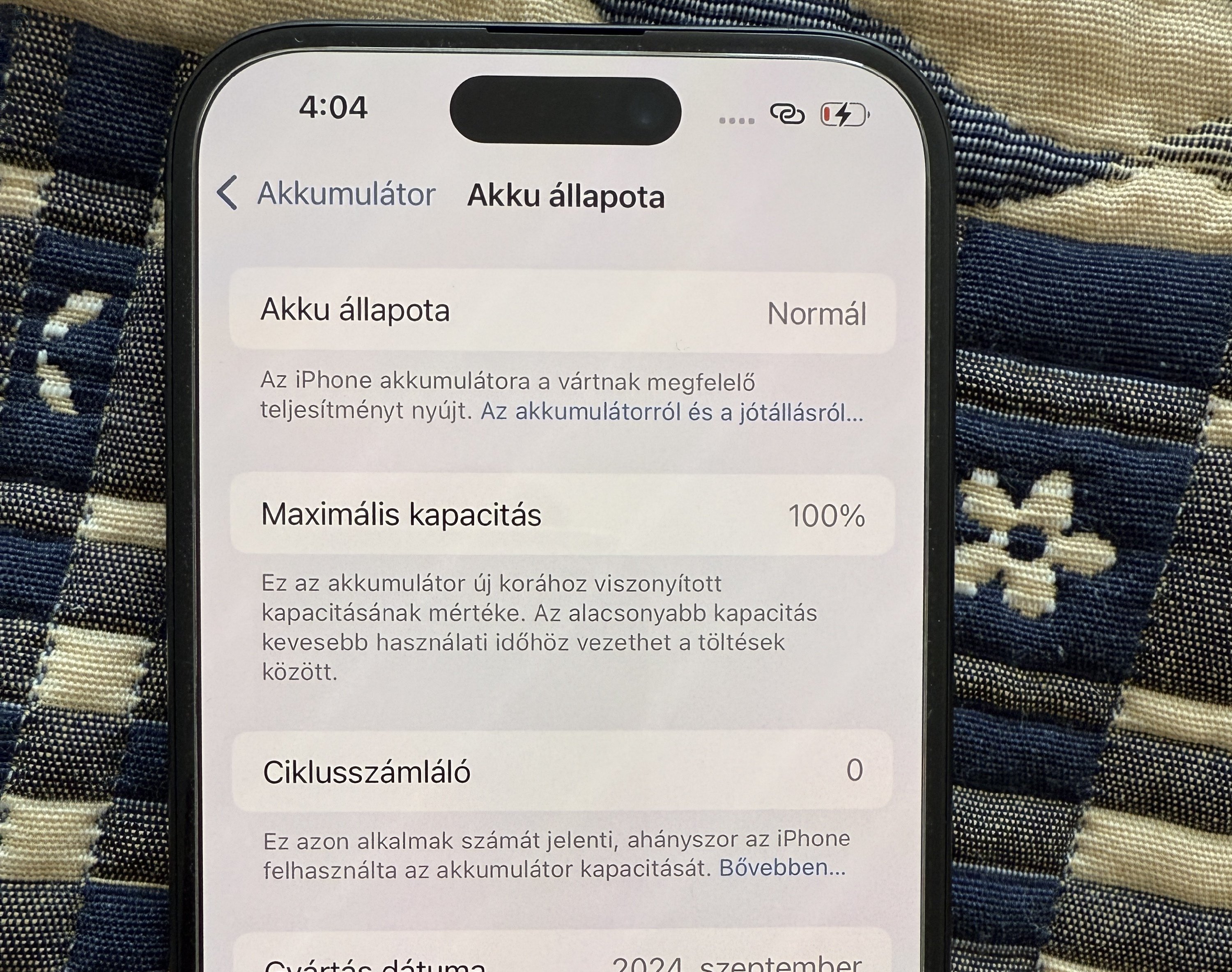 Eladó vadiúj állapotú iPhone 15, 128 GB, fekete színű,független