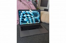 MacBook Air M1 Space Gray minden tartozék
