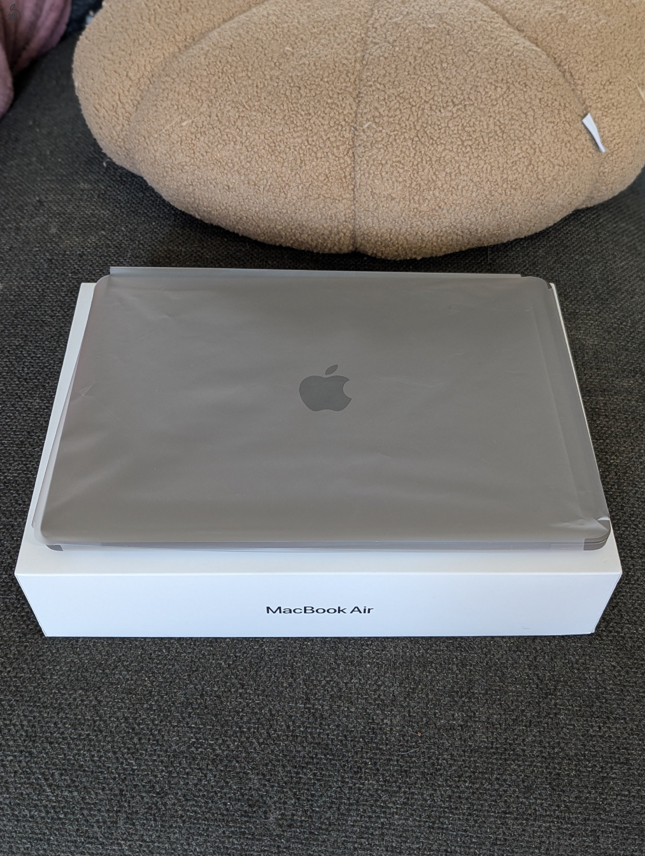 MacBook Air M1 Space Gray minden tartozék