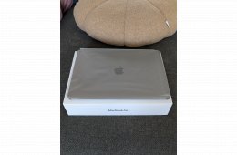MacBook Air M1 Space Gray minden tartozék